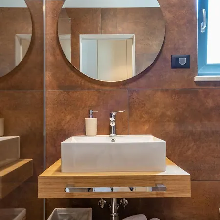 Mochi, A Beautiful Modern In A Tranquil Enviroment