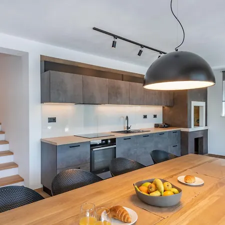 Mochi, A Beautiful Modern In A Tranquil Enviroment *