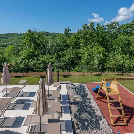בית נופש Mochi, A Beautiful Modern In A Tranquil Enviroment Pićan