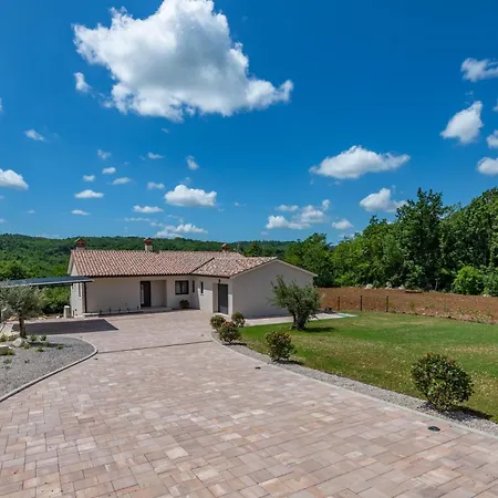 Mochi, A Beautiful Modern In A Tranquil Enviroment Holiday home *