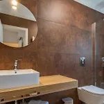 Mochi, A Beautiful Modern In A Tranquil Enviroment