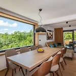 Mochi, A Beautiful Modern In A Tranquil Enviroment *