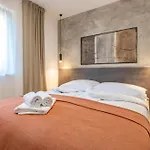 Mochi, A Beautiful Modern In A Tranquil Enviroment Pićan