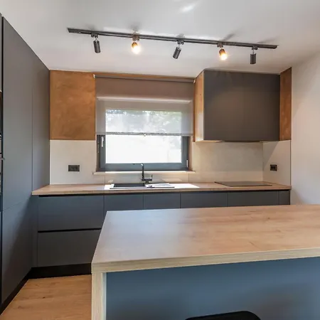 Mochi, A Beautiful Modern In A Tranquil Enviroment Vikendica Pican