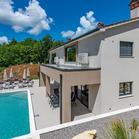 Mochi, A Beautiful Modern In A Tranquil Enviroment Vikendica *